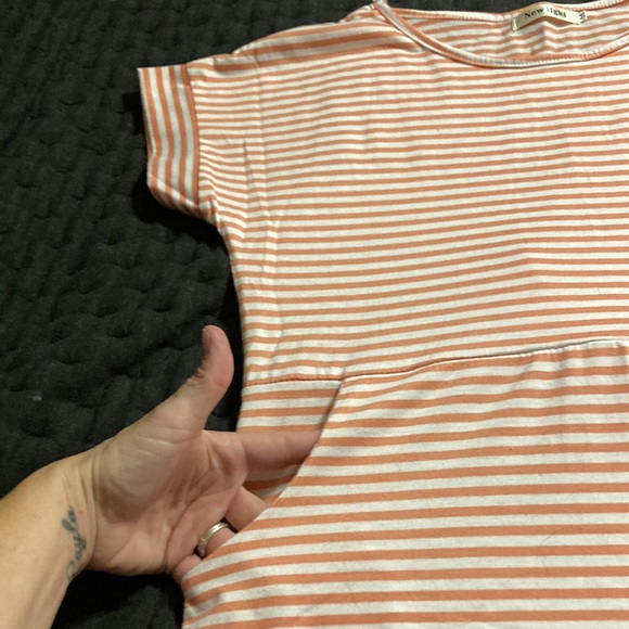 New Light peach and white striped t-shirt with front pockets in size miss M - Picture 2 of 5